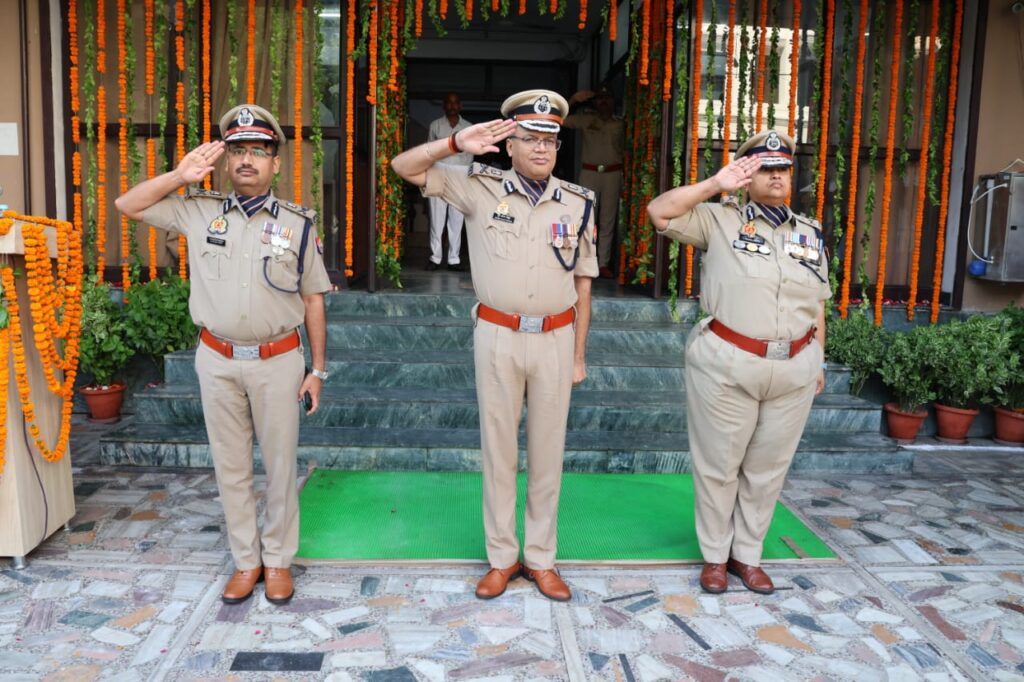 up police salute